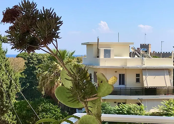 Leo's & Xerxes' Place In The Heart Of Rhodes Apartman