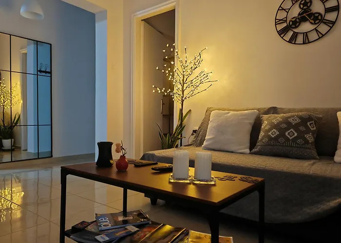 Leo's & Xerxes' Place In The Heart Of Rhodes Apartman *