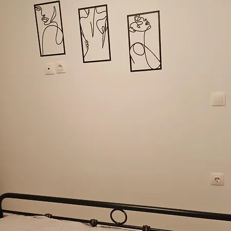 Leo's & Xerxes' Place In The Heart Of Rhodes * Rhodes City