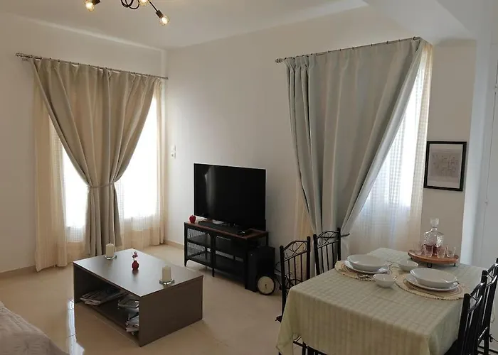 Leo's & Xerxes' Place In The Heart Of Rhodes Daire Rhodes City