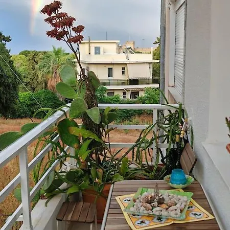 Leo's & Xerxes' Place In The Heart Of Rhodes Apartment