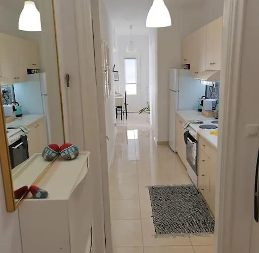 Leo's & Xerxes' Place In The Heart Of Rhodes * Rhodes City