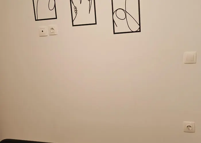 Leo's & Xerxes' Place In The Heart Of Rhodes * Rhodes City