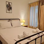 Leo's & Xerxes' Place In The Heart Of Rhodes Родос