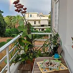 Leo's & Xerxes' Place In The Heart Of Rhodes Апартаменты