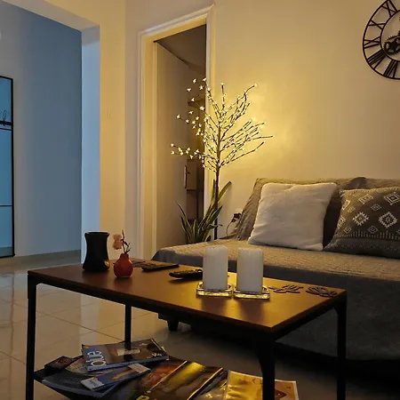 Leo's & Xerxes' Place In The Heart Of Rhodes Apartman *