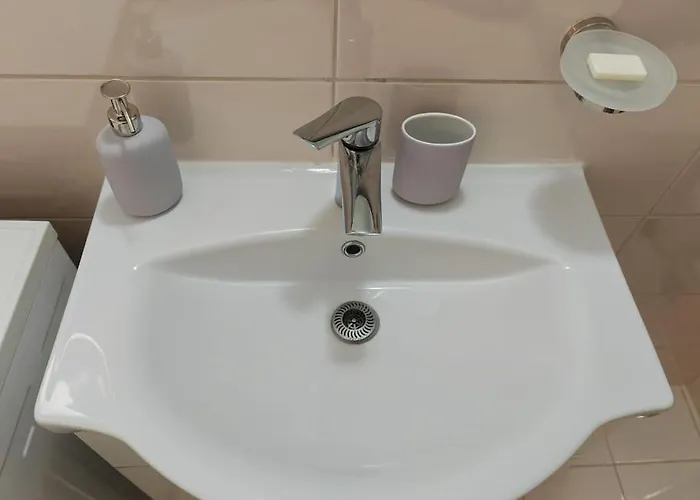 Leo's & Xerxes' Place In The Heart Of Rhodes